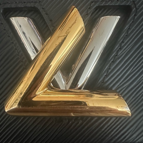 Louis Vuitton Black and Gold shoulder bag - Picture 8 of 9